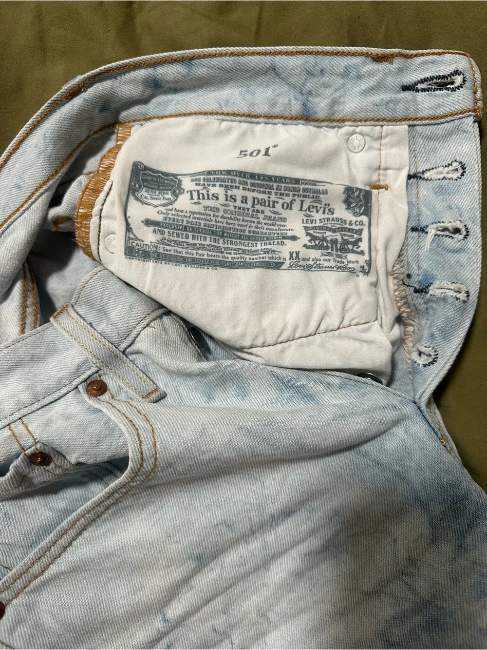 Levi’s 501 Original Fit High Rise Women’s Shorts - Picture 8 of 9